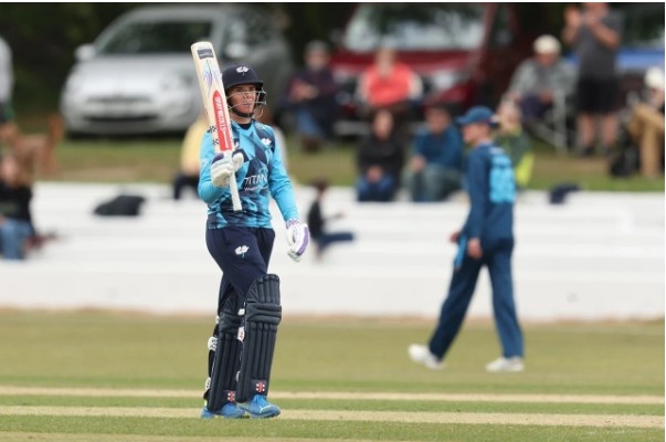 Lauren Winfield-Hill - 101 Fours in Hundred Women's History