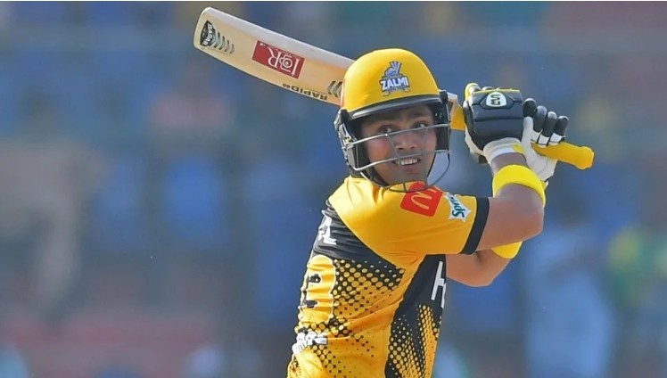 Kamran Akmal – 106m Six In PSL