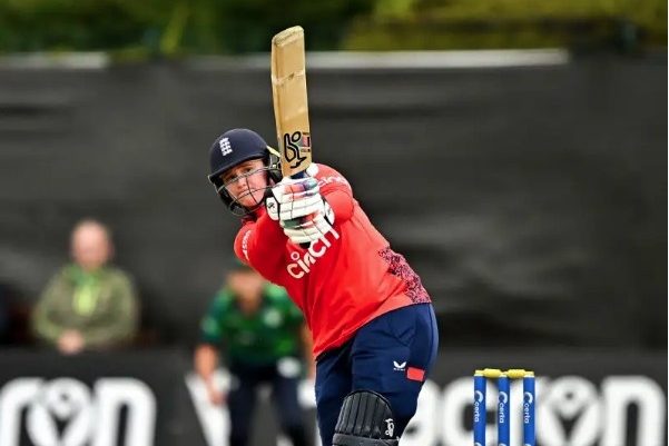 Bryony Frances Smith-109 Fours in Hundred Women's History