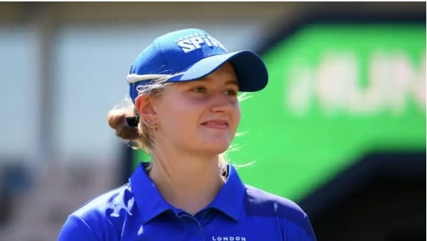 Charlie Dean in  hundred women's competition